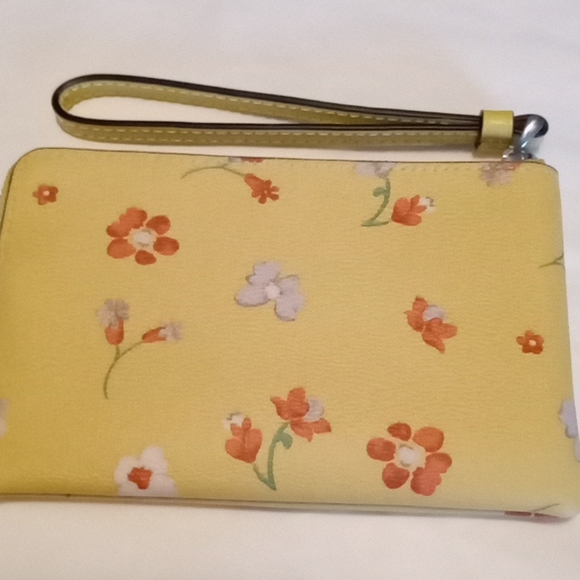 Coach Wristlets... Last one!!!!! - Picture 2 of 9